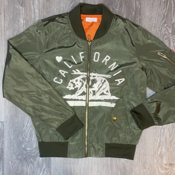 California Windbreaker - Picture 2 of 2